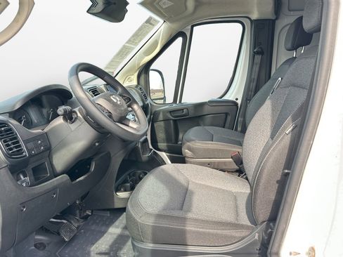 Used 2025 RAM ProMaster 2500 w/ Convenience Group image 9