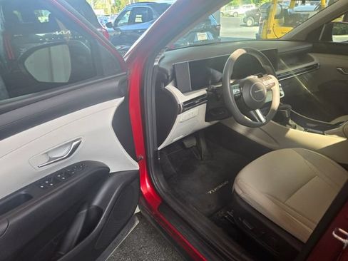Used 2025 Hyundai Tucson SEL FWD image 4