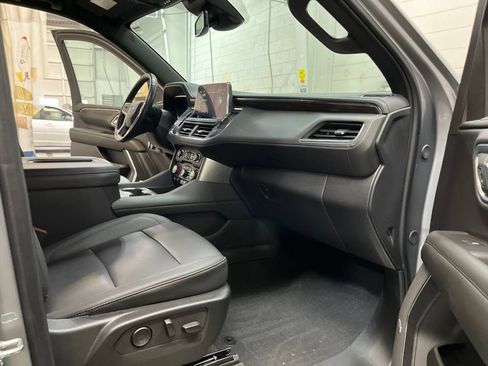 Used 2024 Chevrolet Tahoe Z71 w/ Luxury Package AWD/4WD image 32