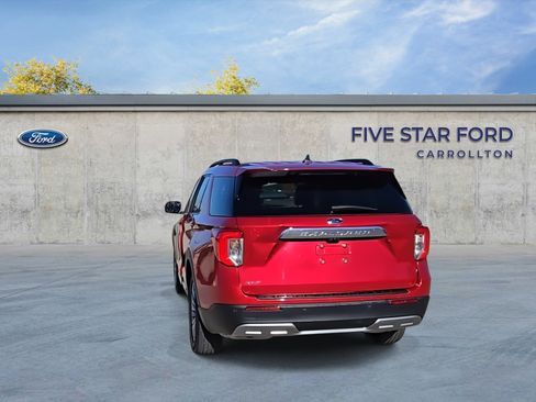 Used 2023 Ford Explorer XLT w/ Equipment Group 202A image 8