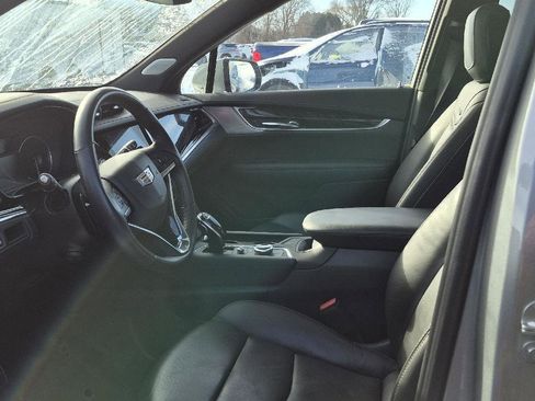 Certified 2025 Cadillac XT6 Premium Luxury image 6