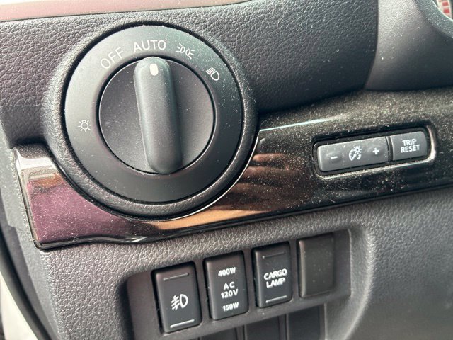 Used 2019 Nissan Titan SV w/ SV Convenience Package AWD/4WD image 14