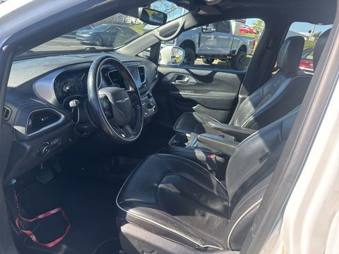 Used 2018 Chrysler Pacifica Limited w/ Advanced Safetytec Group image 13