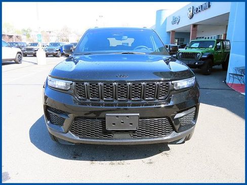 Certified 2024 Jeep Grand Cherokee Altitude AWD/4WD image 2