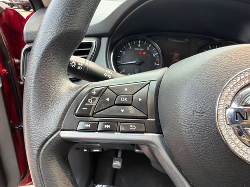 Used 2017 Nissan Rogue S AWD/4WD image 26
