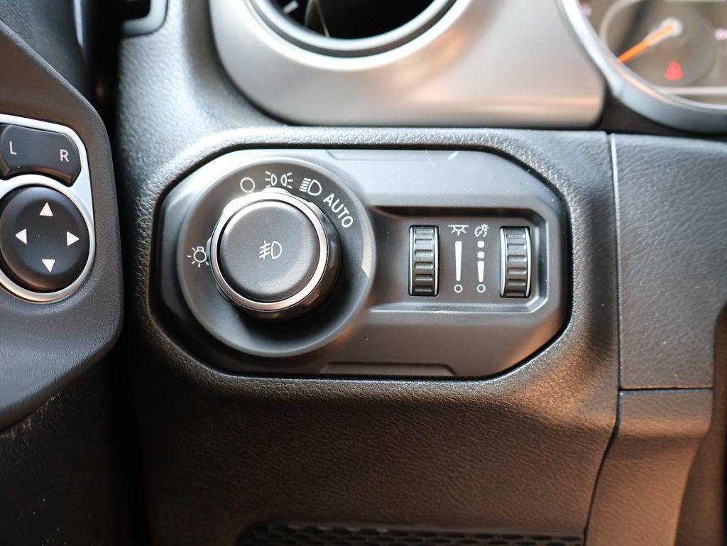 Used 2020 Jeep Wrangler Unlimited Sport AWD/4WD image 29