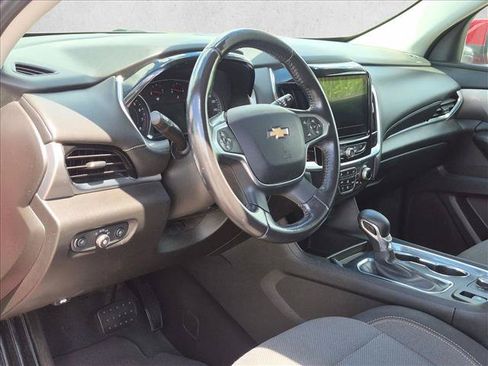 Used 2021 Chevrolet Traverse LT FWD image 2