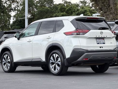 Used 2023 Nissan Rogue SV FWD image 5
