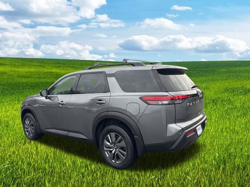 Used 2024 Nissan Pathfinder SV image 17