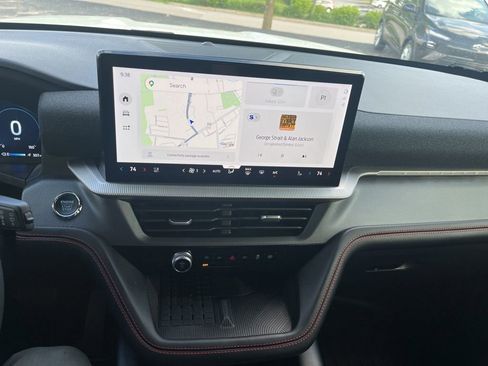 Used 2025 Ford Explorer ST-Line w/ Premium Package image 8