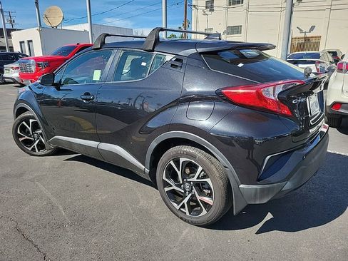 Used 2019 Toyota C-HR XLE image 5