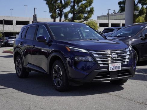 Used 2025 Nissan Rogue SV FWD image 2