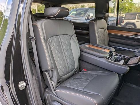 Used 2024 Jeep Grand Wagoneer Series III image 37