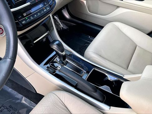 Used 2017 Honda Accord Touring image 16