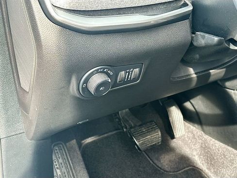 Used 2023 Jeep Compass Latitude AWD/4WD image 11