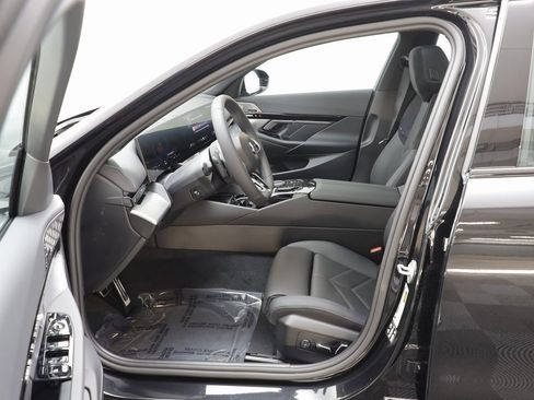 New 2026 BMW 530i xDrive w/ M Sport Package image 6