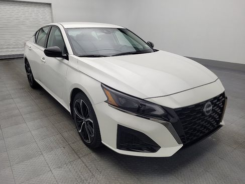 Used 2023 Nissan Altima 2.5 SR FWD image 13
