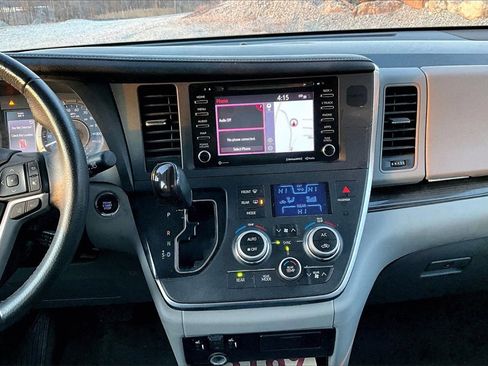 Used 2018 Toyota Sienna XLE w/ XLE Navigation Package image 6