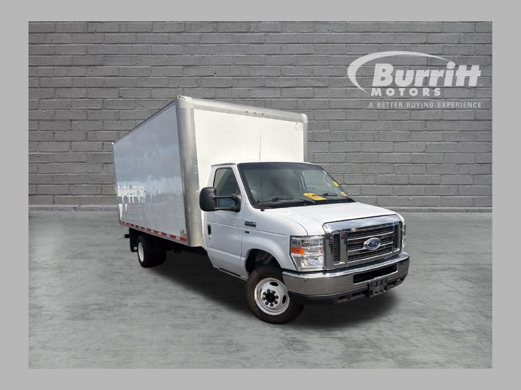 Used 2019 Ford E-450 and Econoline 450 Super Duty w/ Exterior Upgrade Package RWD image 1