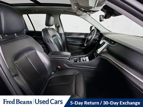 Used 2023 Jeep Grand Cherokee Limited image 32