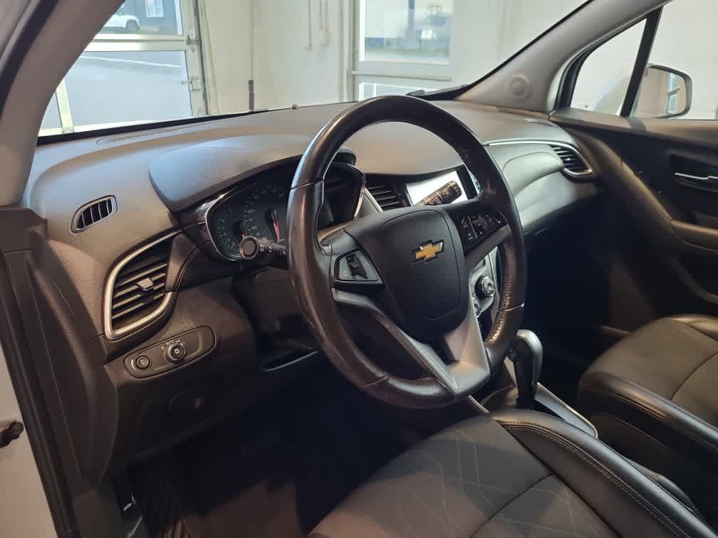 Used 2020 Chevrolet Trax LT w/ Driver Confidence Package FWD image 10