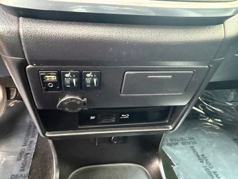 Used 2017 Toyota Sienna SE Premium FWD image 24
