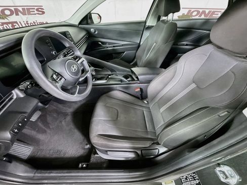 Certified 2024 Hyundai Elantra SE FWD image 25