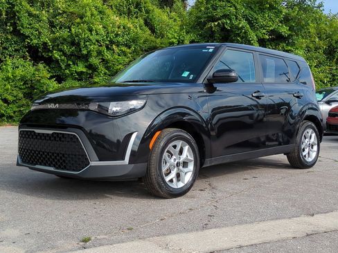 Used 2025 Kia Soul LX w/ LX Technology Package FWD image 2
