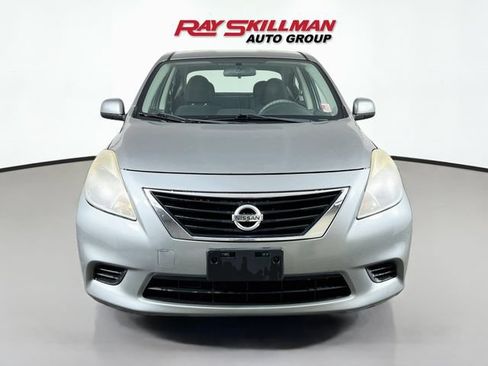 Used 2013 Nissan Versa SV FWD image 2