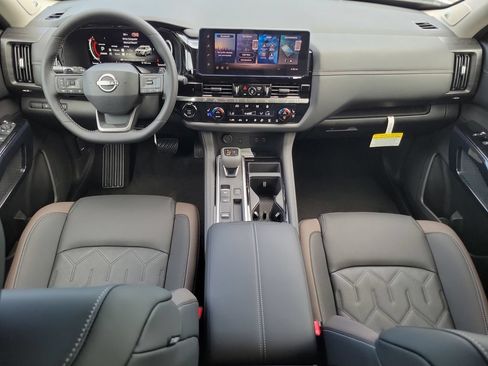 New 2026 Nissan Pathfinder Platinum FWD image 16