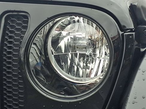 Certified 2023 Jeep Wrangler Unlimited Sport image 9