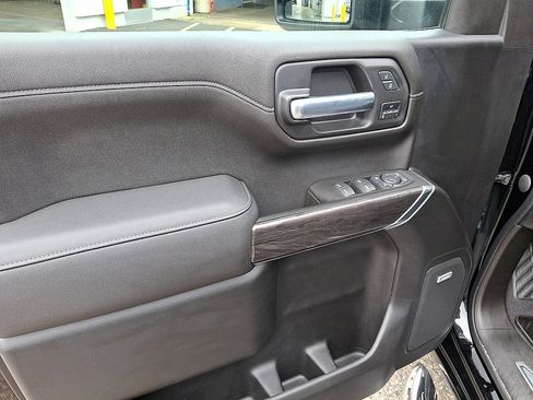 Certified 2021 Chevrolet Silverado 1500 LTZ w/ Technology Package AWD/4WD image 10