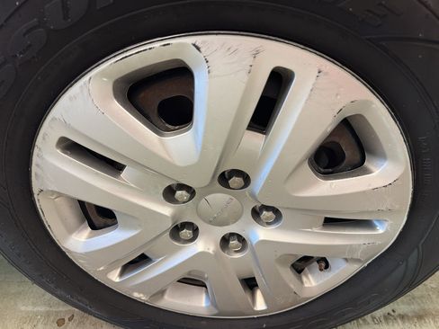 Used 2017 Dodge Journey SE image 32