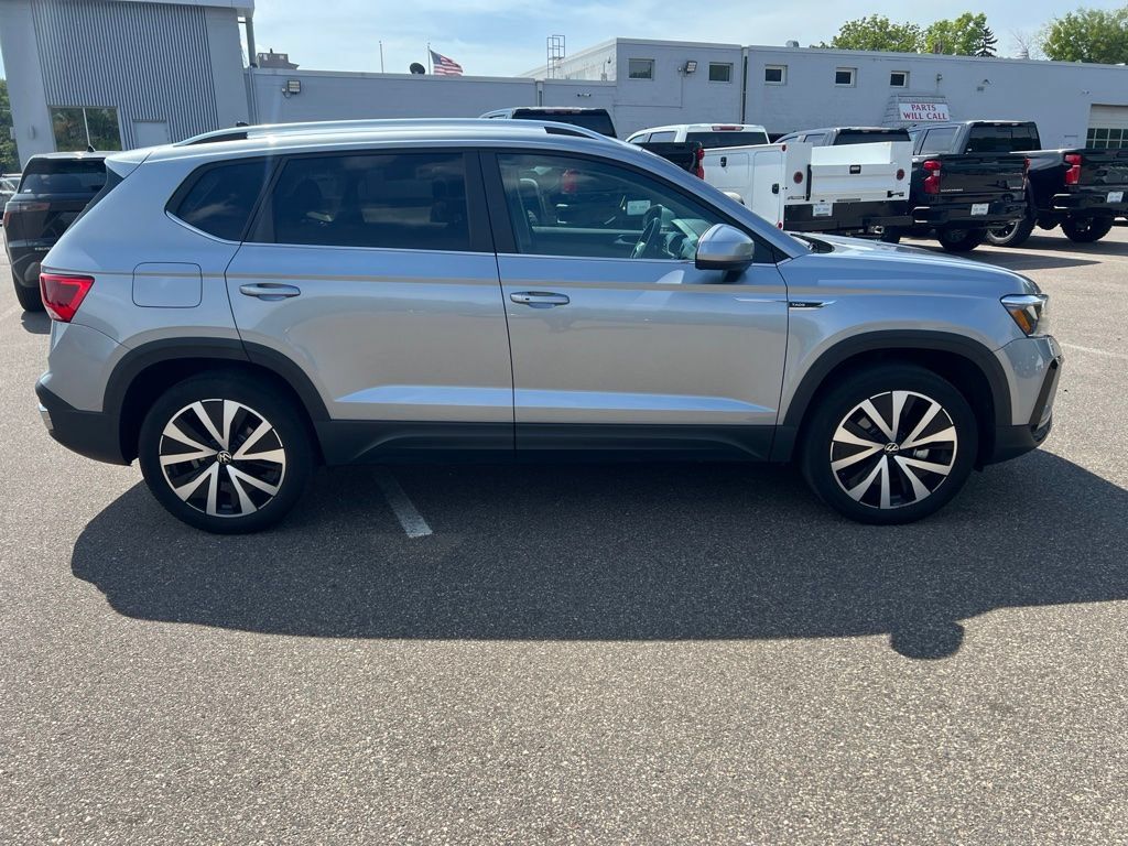 Used 2022 Volkswagen Taos SE AWD/4WD image 5