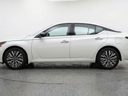Used 2025 Nissan Altima 2.5 SV image 5