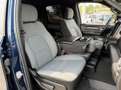 Used 2023 RAM 1500 4x4 Crew Cab image 32