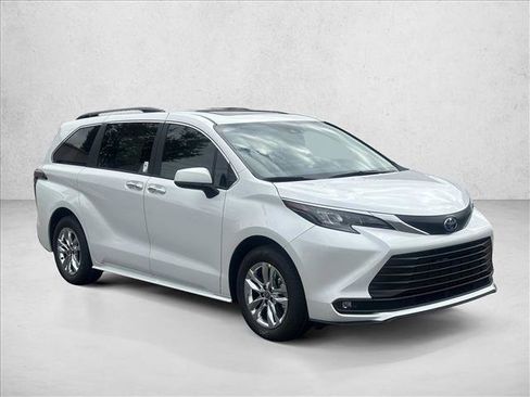 Certified 2025 Toyota Sienna XLE w/ XLE Plus Package image 3
