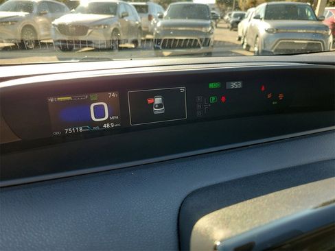 Used 2020 Toyota Prius LE w/ Carpet Mat Package image 21