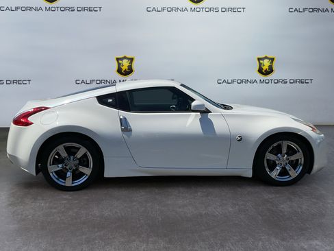 Used 2009 Nissan 370Z Touring RWD image 4