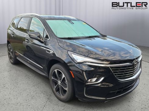 Used 2022 Buick Enclave Premium w/ LPO, Touring Package FWD image 3