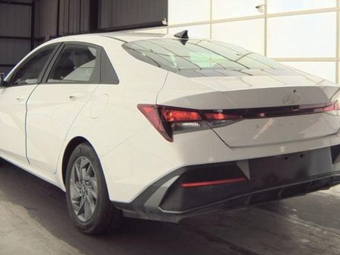 Certified 2024 Hyundai Elantra SEL image 4