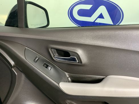 Used 2018 Chevrolet Trax Premier image 40