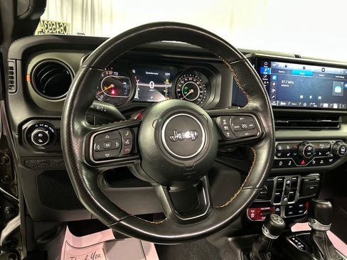 Used 2024 Jeep Gladiator Mojave AWD/4WD image 15