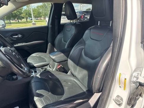 Used 2014 Jeep Cherokee Trailhawk w/ Leather Interior Group AWD/4WD image 25