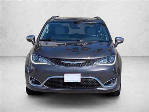 Used 2017 Chrysler Pacifica Limited FWD image 2
