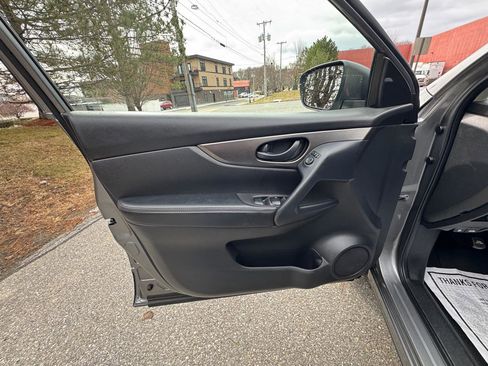 Used 2021 Nissan Rogue Sport S image 14