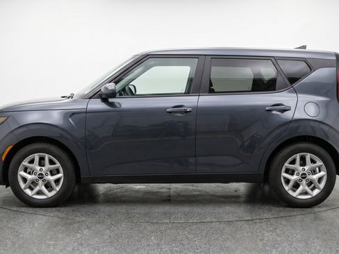 Used 2025 Kia Soul LX w/ LX Technology Package FWD image 5