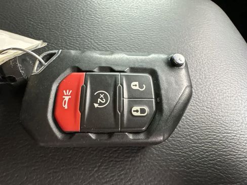Used 2022 Jeep Wrangler Unlimited Sahara w/ Cold Weather Group AWD/4WD image 28