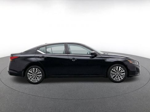 Used 2025 Nissan Altima 2.5 SV FWD image 9
