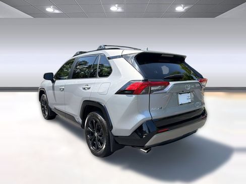 Used 2025 Toyota RAV4 SE w/ Convenience Package AWD/4WD image 3